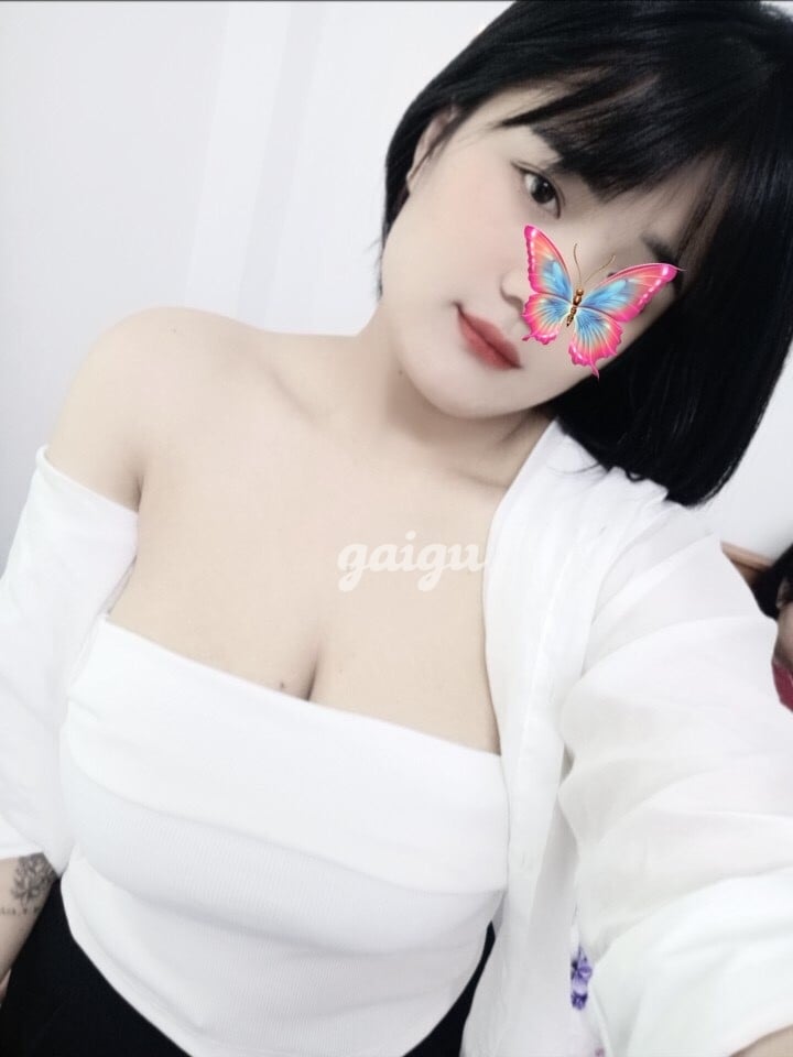 GÁI TEEN HOÀNG YẾN_ XINH DÂM_VÚ SIÊU TO_HÀNG THẬT 100%_ RẤT NGON