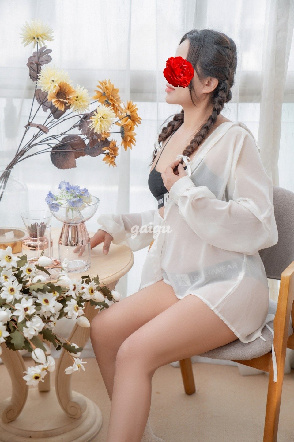 Bảo Ngọc Mặt xinh da trắng vú đẹp, rất dâm và chiều khách