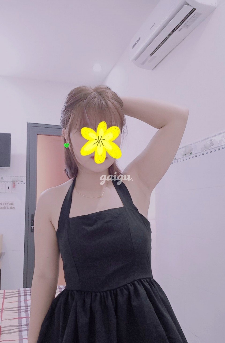 Tố Quyên, sinh viên 2k làm thêm.