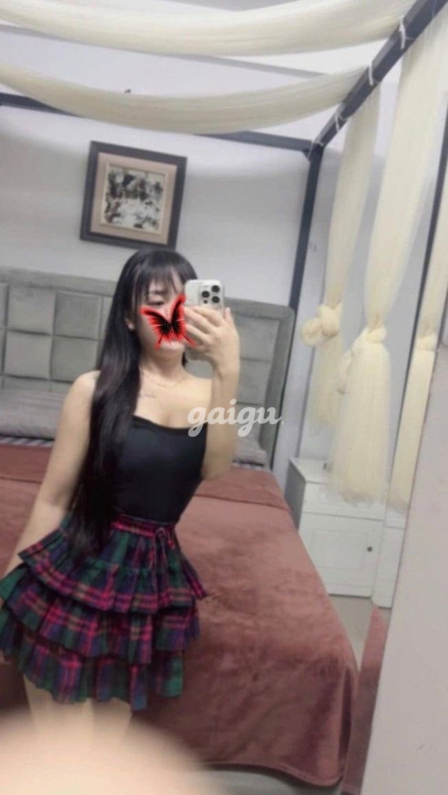 Bé phương lan- SIÊU PHẨM 2K Bím Mới Nhú Hồng Hào Khít Rịt